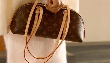 La lona monogram de Louis Vuitton cumple 130 años de historia, innovación, diseño (y elegancia)