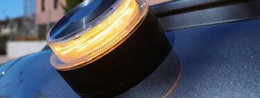 La DGT nos obliga a comprar una baliza V16, pero no dijo que tuviera que ser fea. Estas son las opciones 'premium' que te recomendamos
