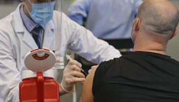 Con la llegada del invierno, la vacunación contra Covid-19 sigue activa pese a reducción de casos: Pfizer