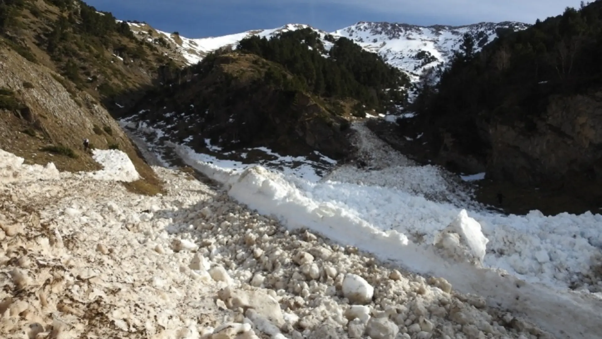 Cuatro muertos al estrellarse una avioneta en los Pirineos franceses junto a la frontera de España