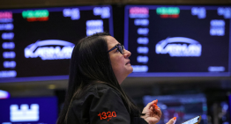 Wall Street cierra con pérdidas tras datos débiles de la actividad manufacturera de EU