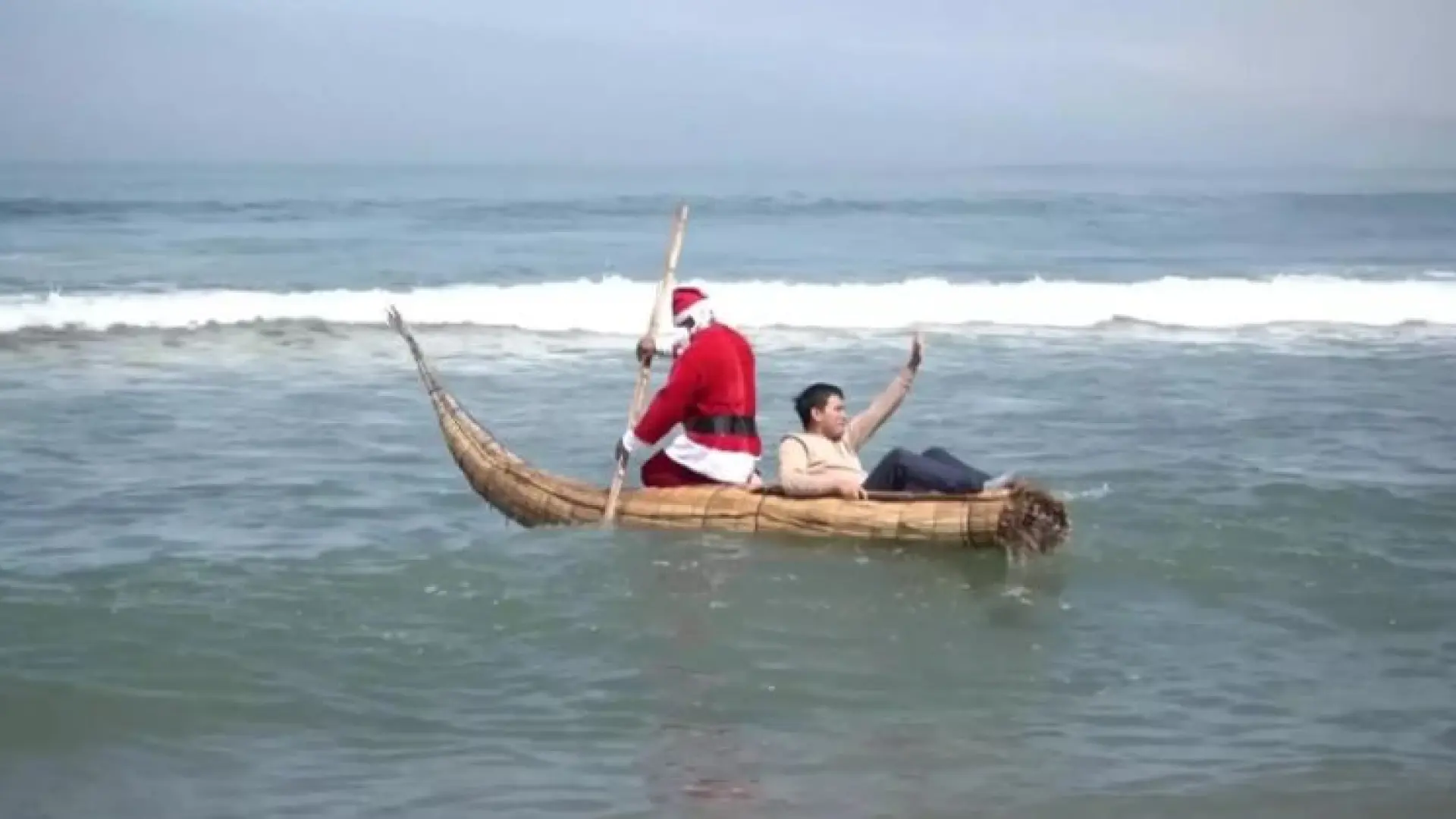 Papá Noel sustituye los renos por las canoas y llega a Perú semanas antes de Navidad