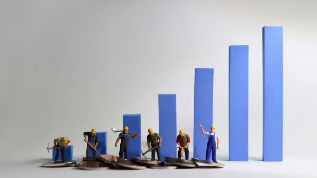 Aumento al salario mínimo en 2025: Pensiones se fortalecen mientras la brecha salarial se acorta