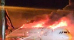 Evacúan a 169 pasajeros tras incendio cerca del avión en aeropuerto de Brasil