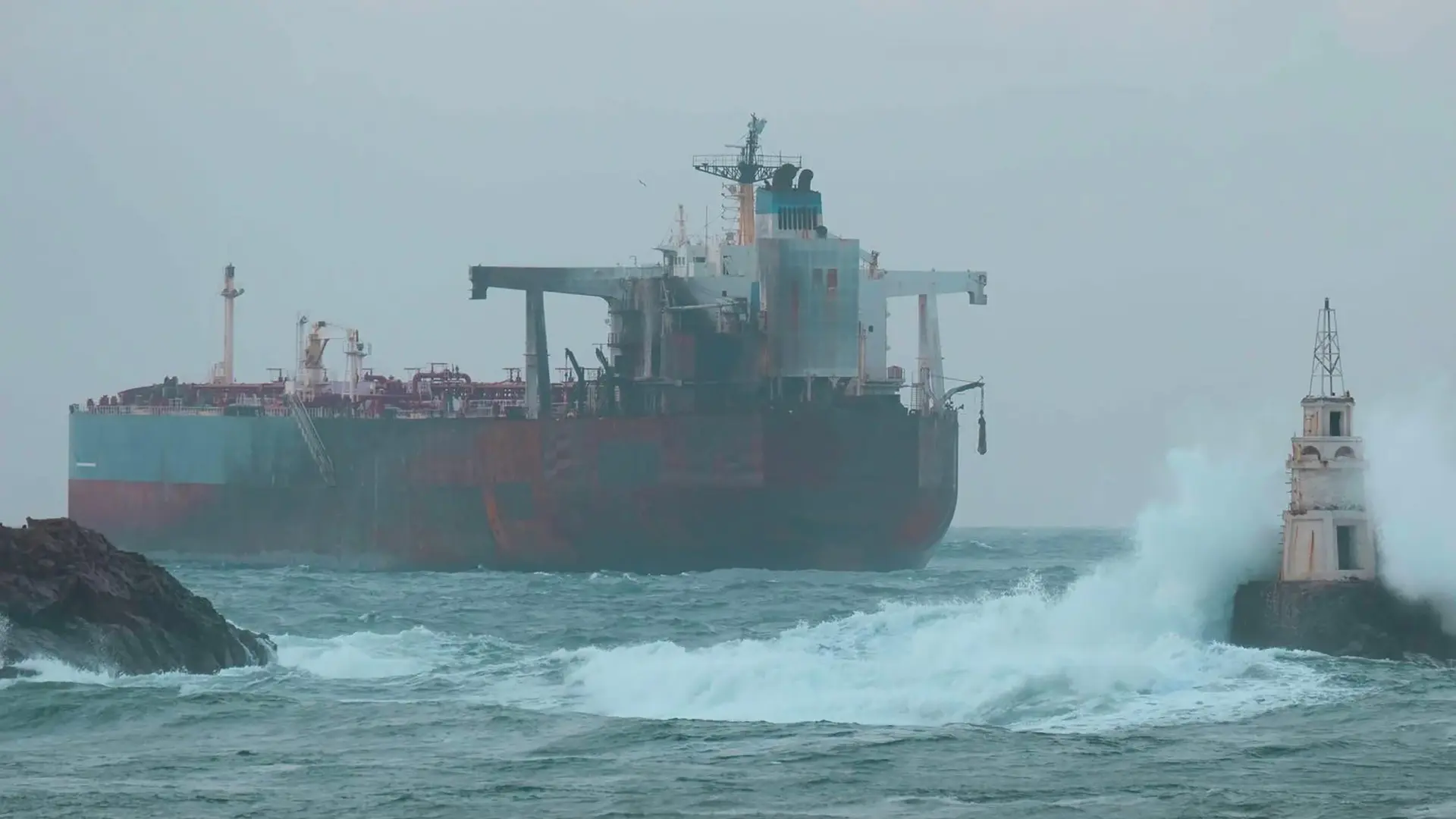 Un buque 'fantasma' ruso queda varado ante la costa de Bulgaria tras un ataque ucraniano