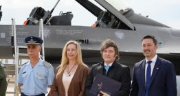 Milei presenta cazas F16 que compró a Dinamarca como «ángeles protectores» de Argentina