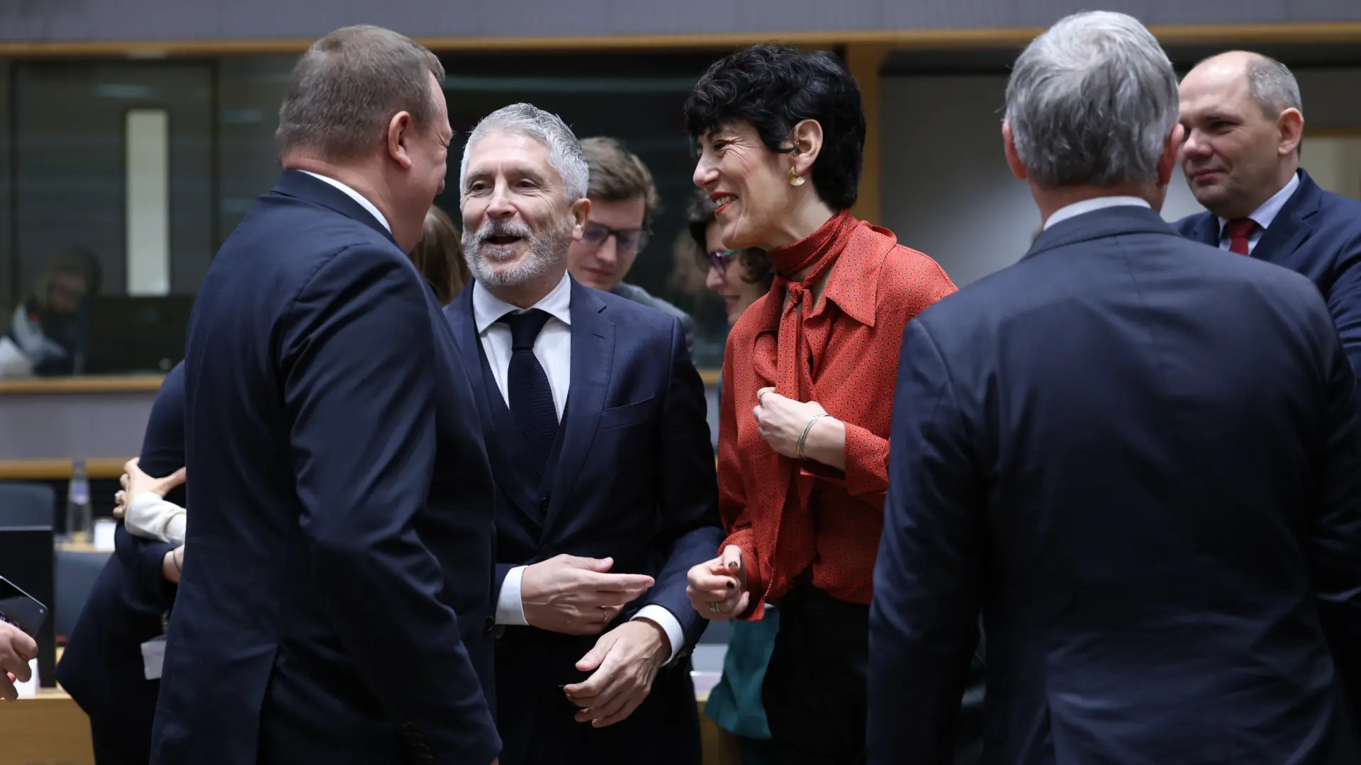 La UE avala crear centros de deportación de migrantes fuera de Europa con la oposición de España