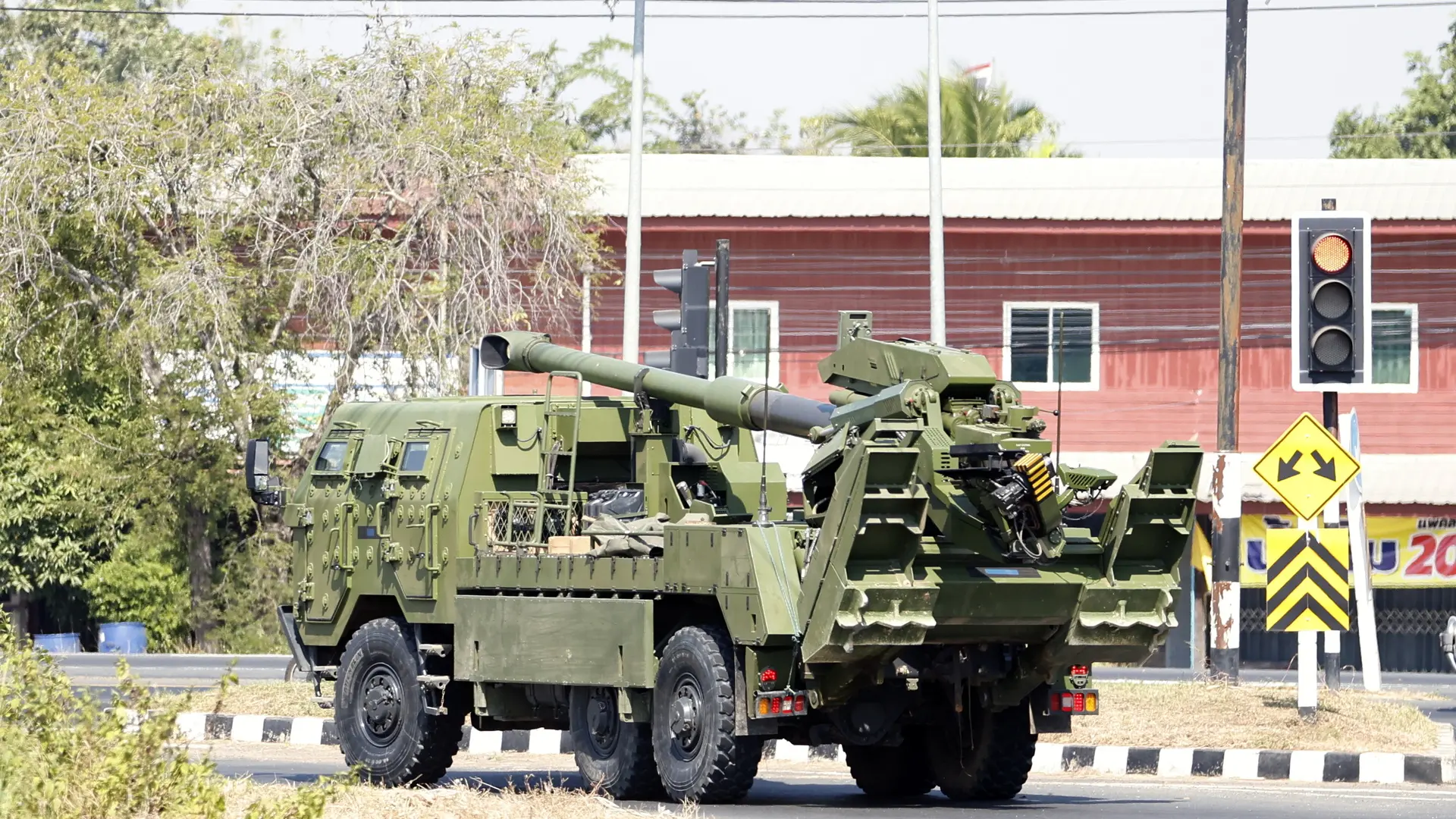 Tailandia abre fuego contra Camboya: se recrudecen los ataques en la frontera entre ambos países que ya dejan diez muertos
