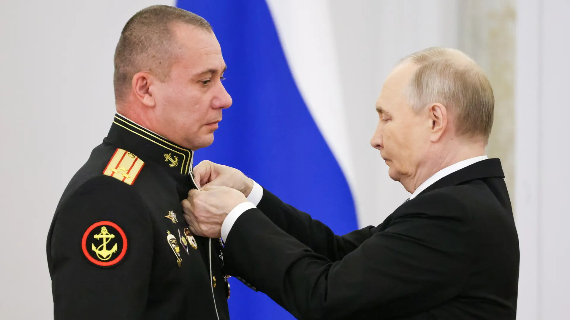 Putin condecora a soldados que han luchado en Ucrania con la máxima distinción militar