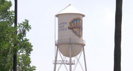 Paramount contraataca a Netflix con una oferta hostil por Warner Bros