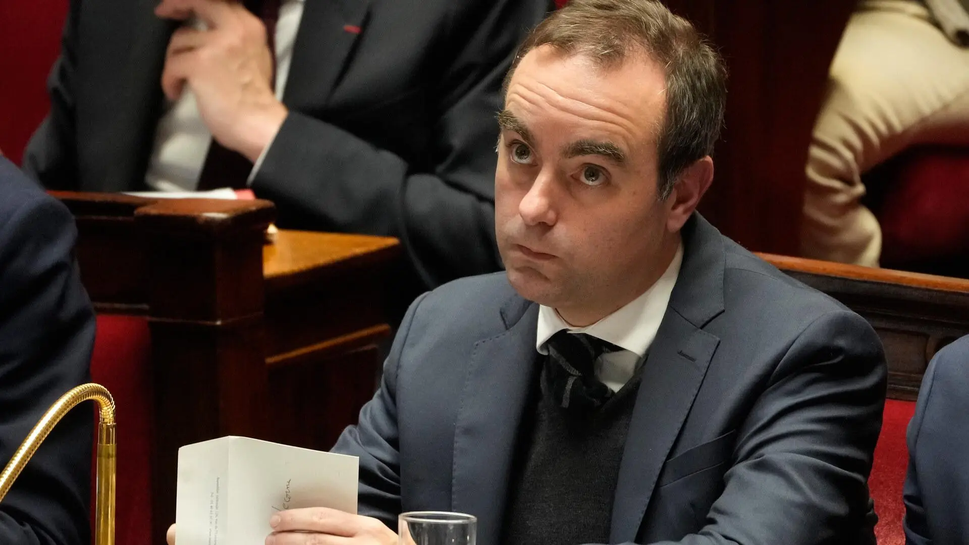 Lecornu se mantiene como primer ministro 'in extremis' al conseguir aprobar las cuentas de la Seguridad Social de Francia