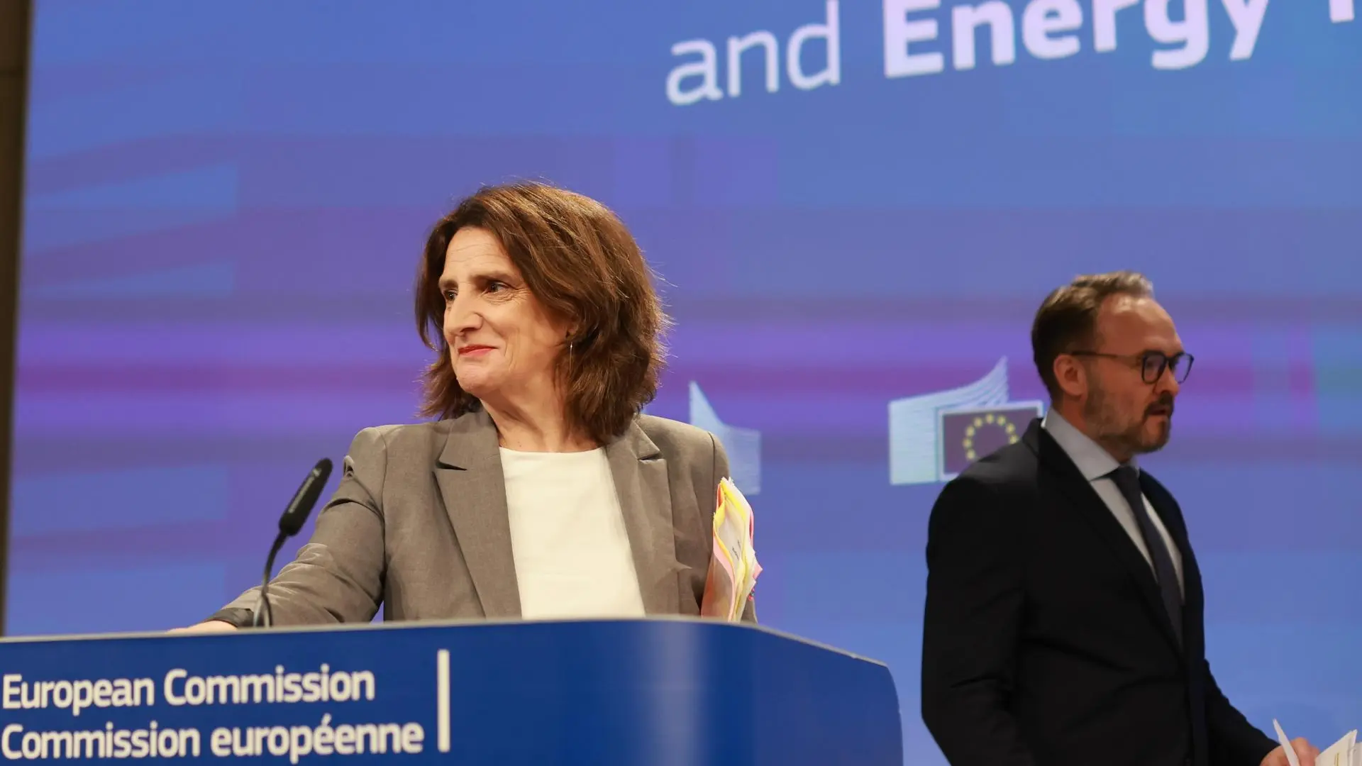 Bruselas suaviza sus políticas climáticas con menos controles y prevé un ahorro de 1.000 millones al año para las empresas