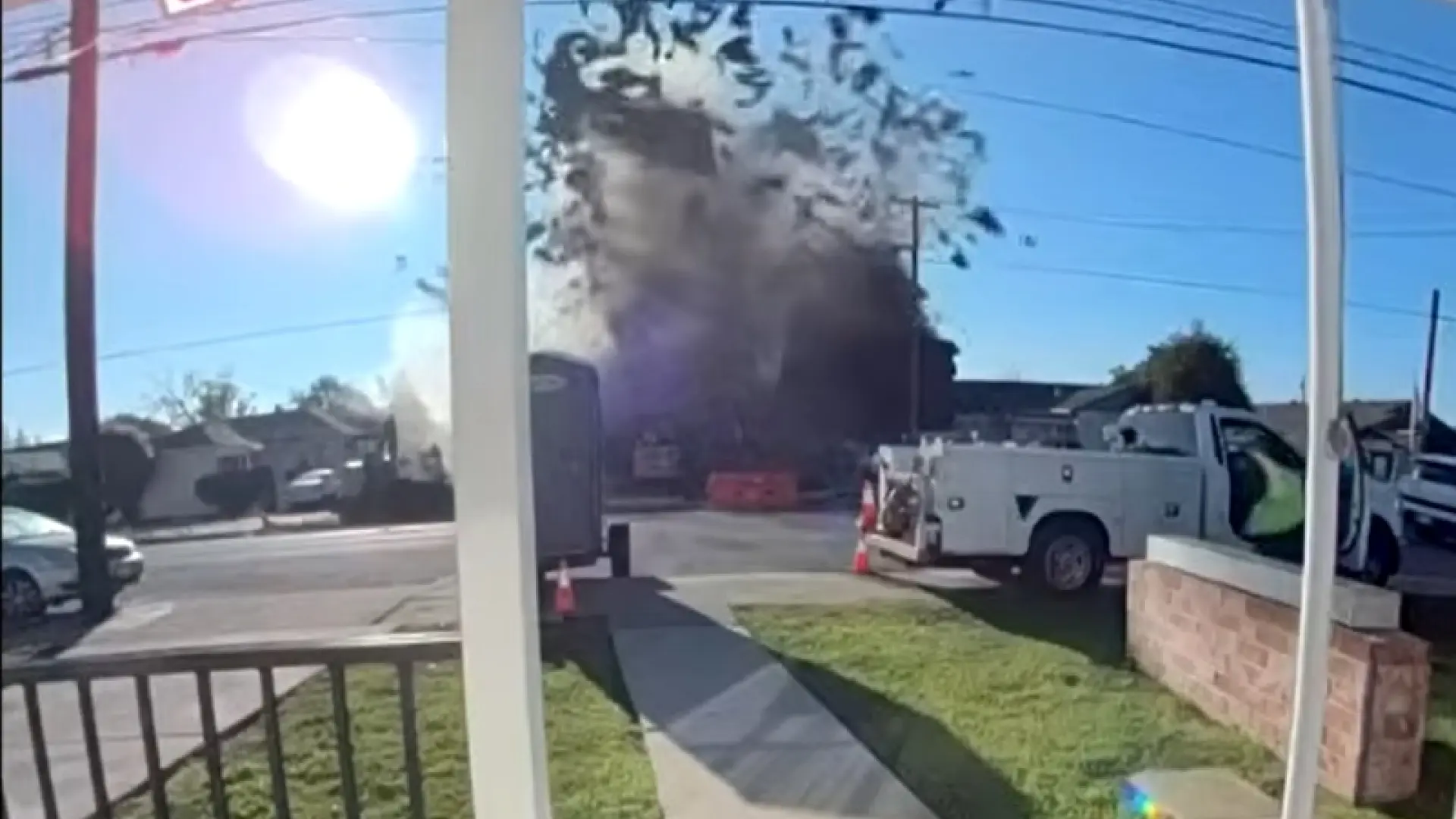 Una cámara capta el momento en el que una explosión de gas destruye una casa: hay seis heridos y dos desaparecidos