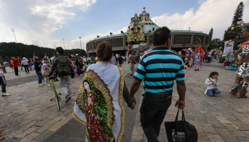 Peregrinos visitan la Basílica para celebrar a la Virgen de Guadalupe