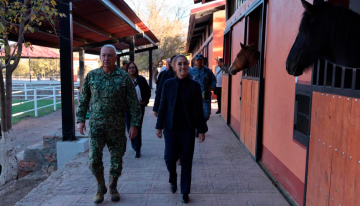 Sheinbaum recorre la base militar de Santa Gertrudis durante su gira de trabajo en Chihuahua