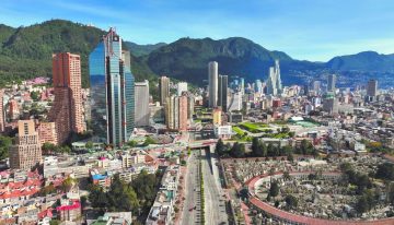 Desempleo en Colombia acentúa disminución en noviembre, pero son más los empleados informales