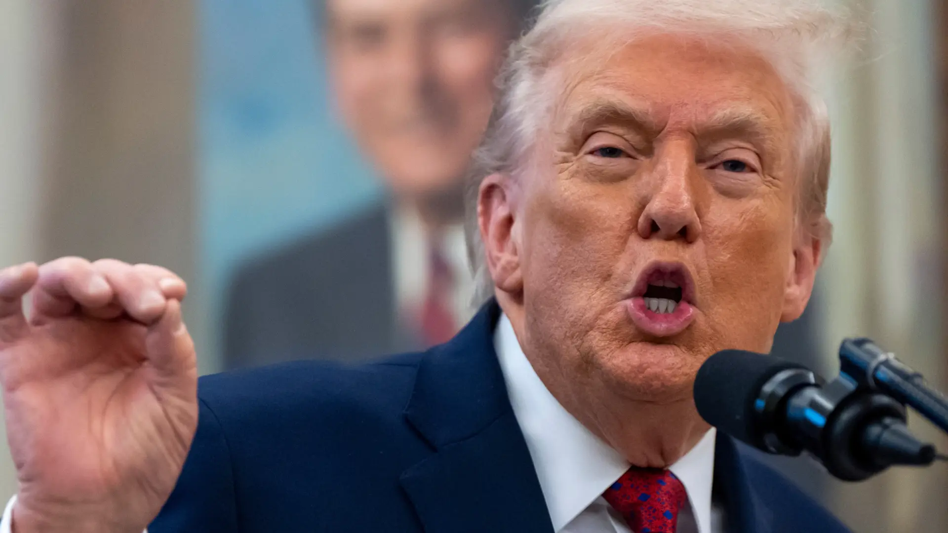 Trump ordena el bloqueo total a los petroleros que entren y salgan de Venezuela y Maduro pide «una protesta mundial» contra EEUU