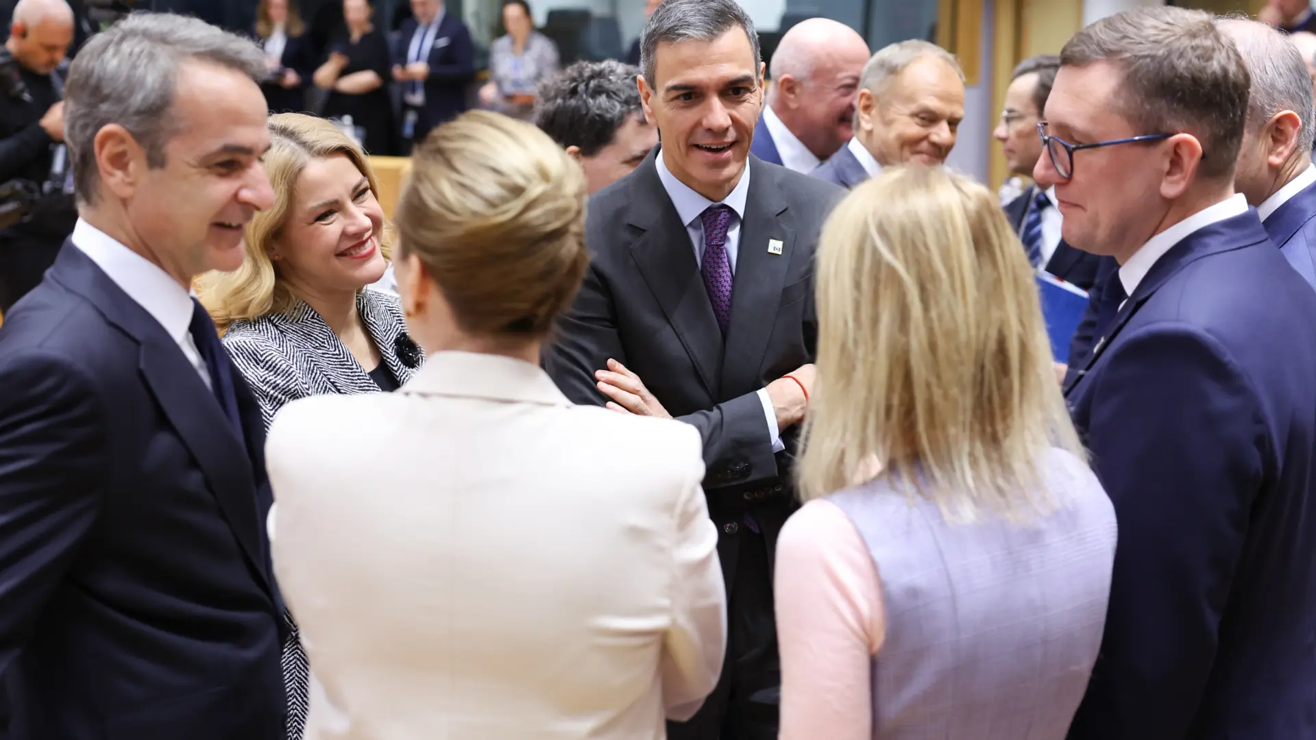 Los líderes de la UE optan por emitir deuda como 'parche' para ayudar a Ucrania ante la imposibilidad de encajar los activos rusos