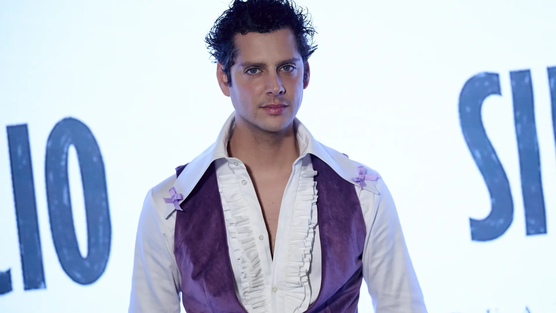 Eduardo Casanova, Magic Johnson, Freddy Mercury, Charlie Sheen… Los famosos que han puesto rostro al VIH