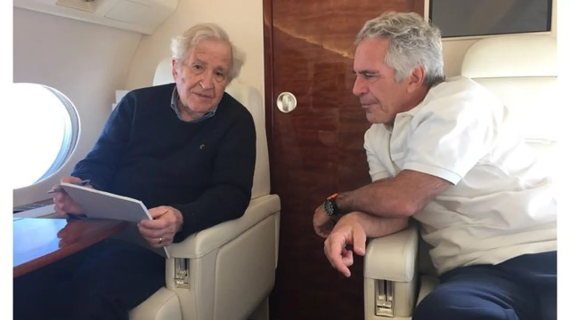 Los demócratas sacan a la luz más imágenes de Epstein: aparecen Bill Gates, Woody Allen y Noam Chomsky