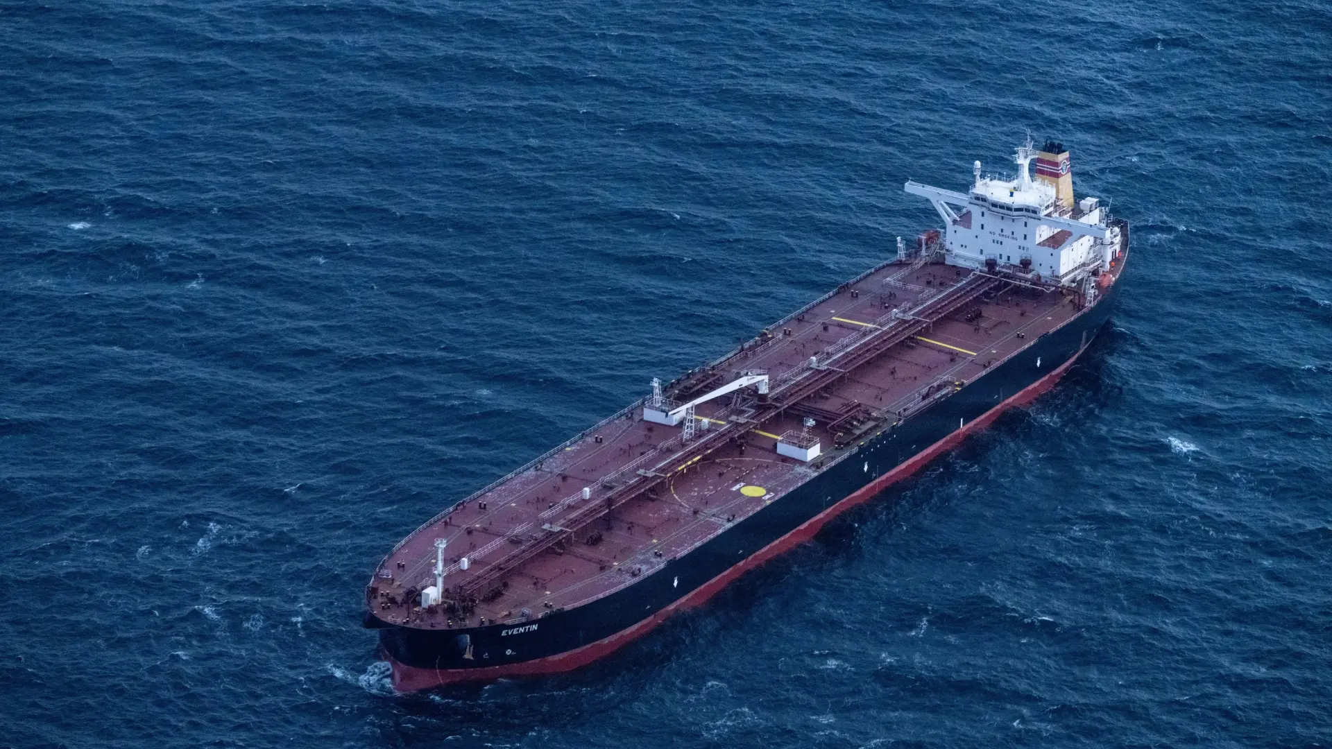 Ucrania ataca por primera vez en el Mediterráneo un barco de la 'flota fantasma' rusa