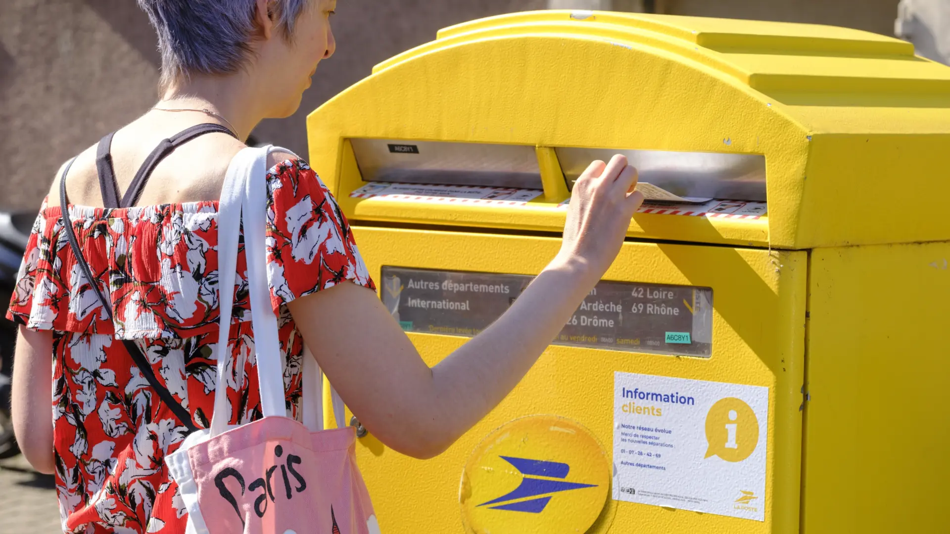 Francia sufre un ciberataque que afecta servicios bancarios y el envío de paquetes antes de Navidad