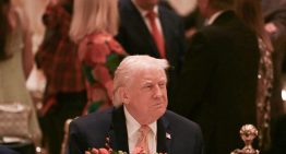 Trump desea feliz Navidad a la «escoria de la izquierda radical», refiendose a opositores demócratas