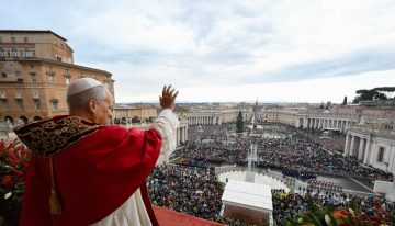 «Urbi et orbi»: El papa León XIV anima a Rusia y Ucrania a negociar directamente el fin de la guerra