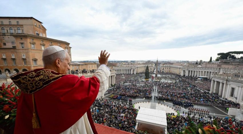 «Urbi et orbi»: El papa León XIV anima a Rusia y Ucrania a negociar directamente el fin de la guerra