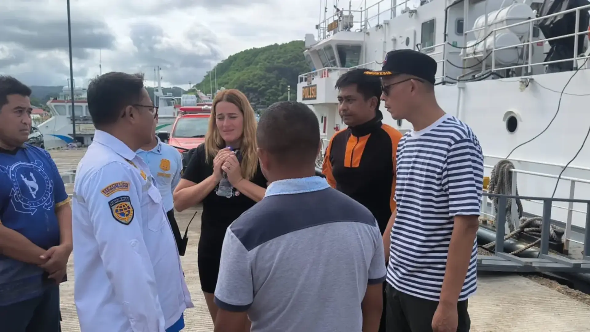 El capitán del barco explica el naufragio en Indonesia: «Dimos vueltas buscándolos, pero no tuvieron tiempo de salir»