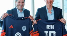 Leones FC, el equipo de los Messi que llegó a Primera C gracias a Tapia, presentó la camiseta con marca y sponsor de Primera División