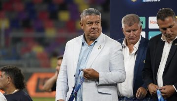 Chiqui Tapia vio en primera fila el título de Estudiantes: insultos de los hinchas, el frío saludo de Domínguez y un posteo sin nombrar a Verón