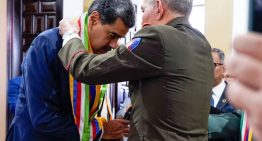 Nicolás Maduro se autoconcede premio para sacarse la espinita por el Nobel a María Corina Machado