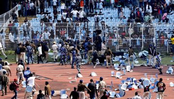 Caos y disturbios en la visita de Messi a India: «La Pulga» debió irse del estadio en medio de los incidentes y detuvieron al organizador