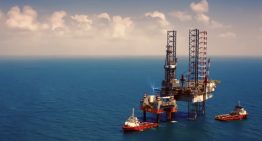 La AIE reduce su previsión de oferta de petróleo, pero sigue muy superior a la demanda