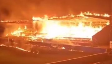 Un tradicional equipo de Finlandia se fue al descenso y sus hinchas prendieron fuego el estadio