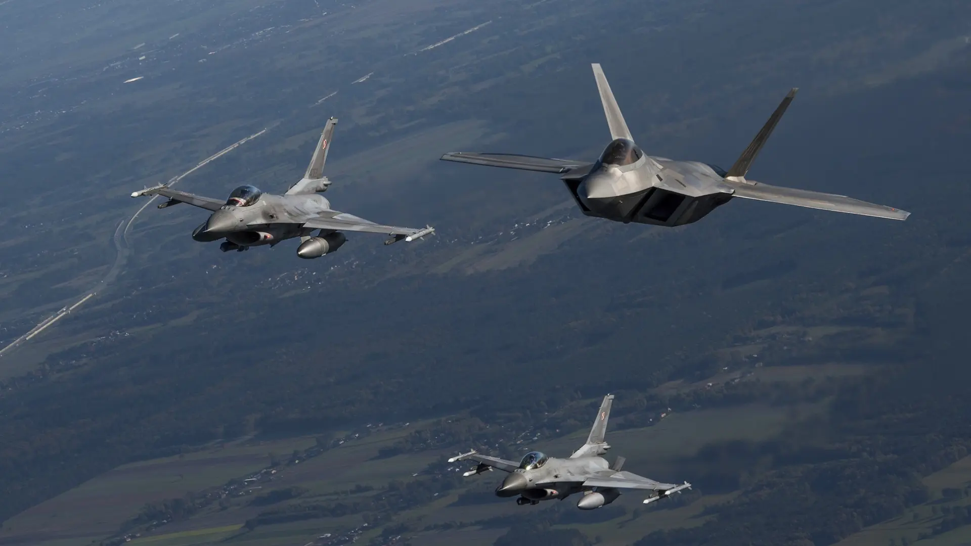 Polonia despliega aviones de combate con ayuda de España por ataques rusos contra Ucrania