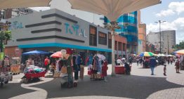 Denuncian que buhoneros en Caracas venden a dólar por las nubes