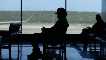 «Si lo escuchan a uno hablando un poquito de más (en el aeropuerto de Maiquetía) es un problema»