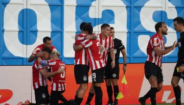 Lucas Alario tuvo su revancha personal en Estudiantes: cambió críticas por dos goles soñados y el Pincha festejó en San Nicolás