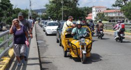 La improvisación se apodera de pasajeros ante crisis de vuelos en Venezuela