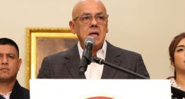 VIDEO: La cara que puso Jorge Rodríguez cuando le preguntaron por la llamada entre Donald Trump y Nicolás Maduro