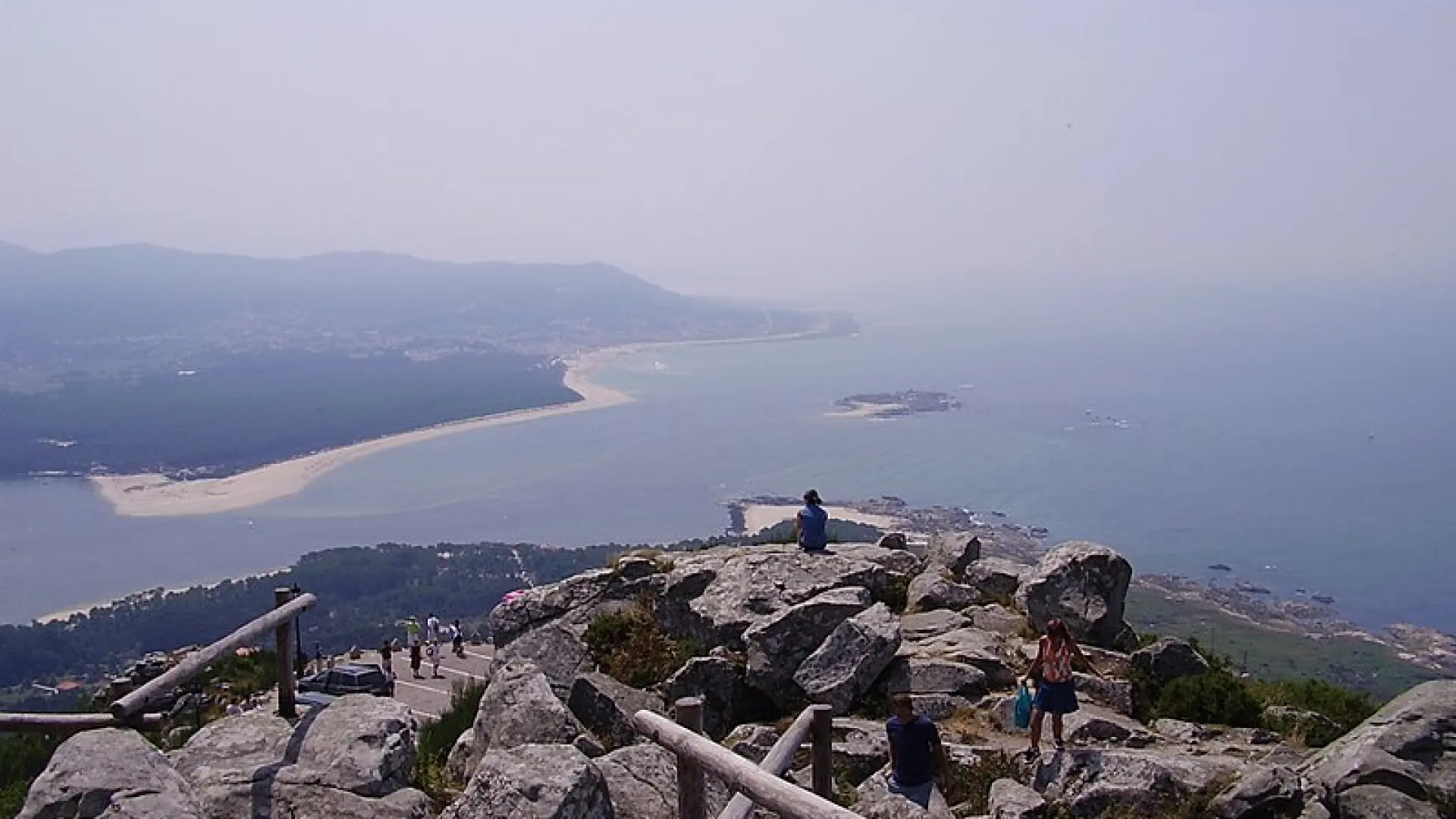 Hallados dos cuerpos que pueden ser de los pescadores desparecidos hace una semana en la desembocadura del Miño