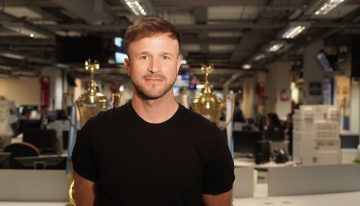 Agustín Canapino y un viaje íntimo a través de su historia: el multicampeón del TC visitó Clarín y eligió las nueve fotos que marcaron su vida