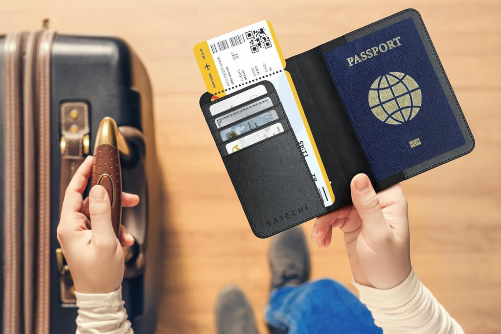 Los cinco localizadores de Satechi con formatos más prácticos: desde estuches de gafas hasta fundas de pasaportes 