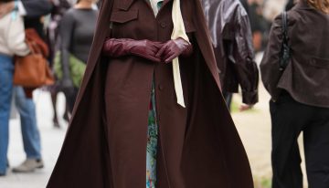 En Zara no hay colas kilométricas, pero su «abrigo capa» lo llevaban 5 chicas elegantísimas haciendo fila en el de la calle Serrano