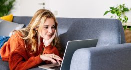 Marcela Pedraza, experta en pilates: «Ponte una alarma cada hora para hacer una pausa activa y moviliza la cadera, así proteges al cuerpo de tantas horas sentado»