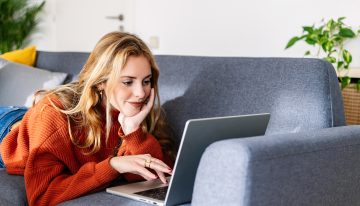 Marcela Pedraza, experta en pilates: «Ponte una alarma cada hora para hacer una pausa activa y moviliza la cadera, así proteges al cuerpo de tantas horas sentado»