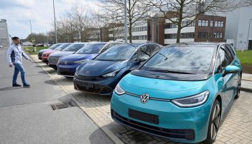 Las ventas de autos eléctricos superan por primera vez a los de gasolina en la UE