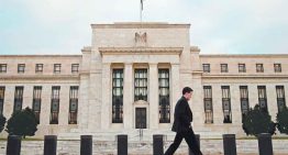 La erosión de la independencia de la Fed sería “negativa” para la calificación crediticia de EU